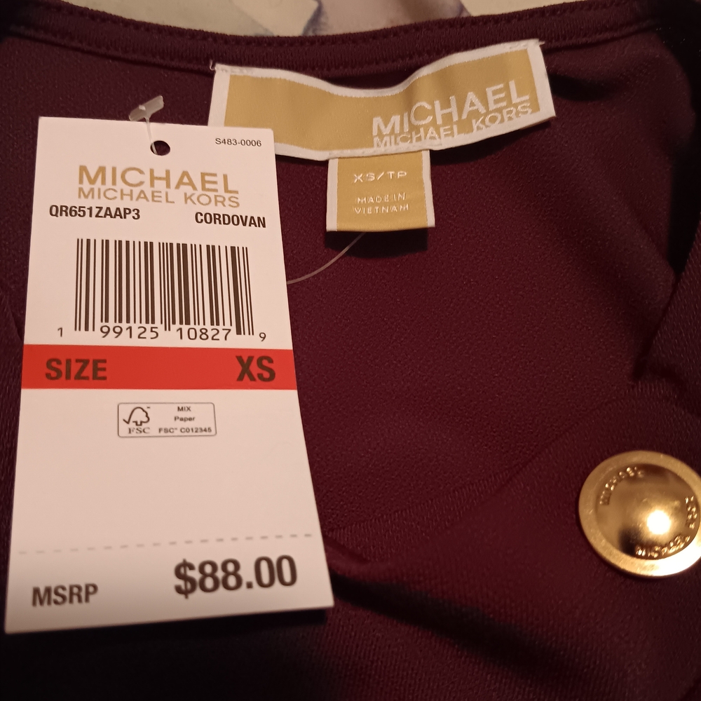 Michael Kors Burgundy Short Sleeve Keyhole Gold Button Top - Picture 4 of 4